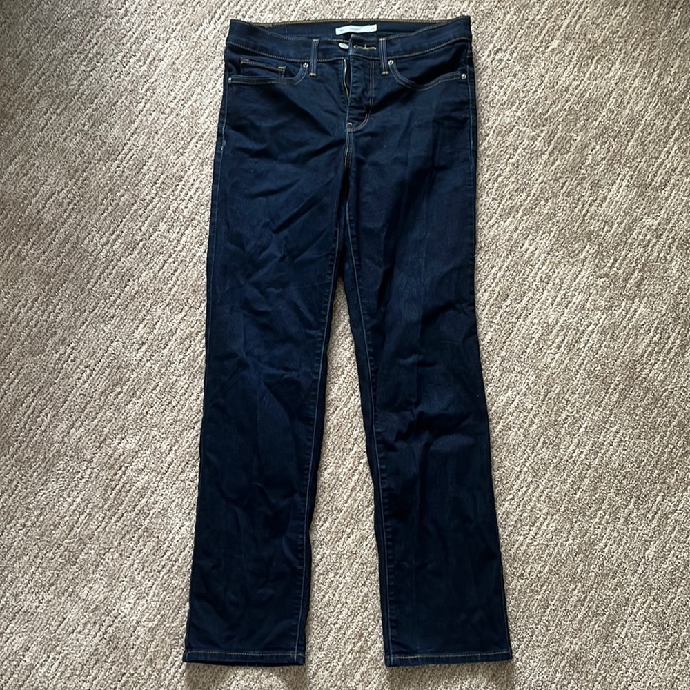 Levi’s 314 shaping straight jeans size 28